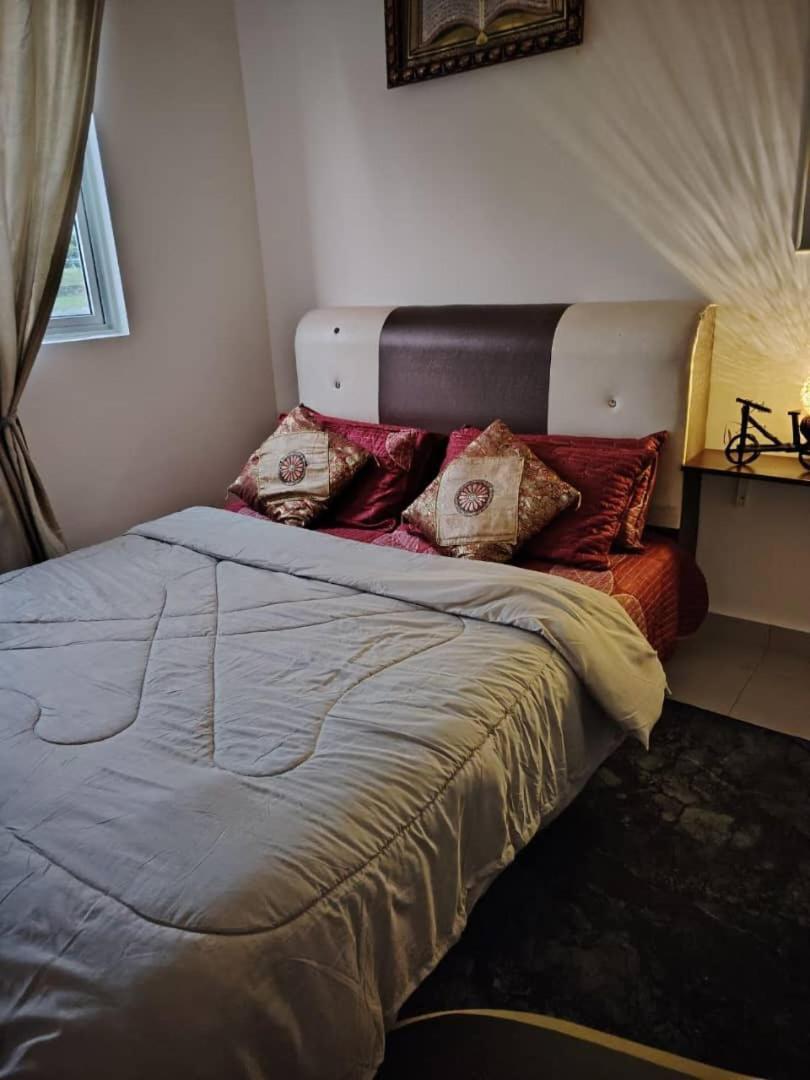 Tangerine To Klia Within 12min Apartment Sepang